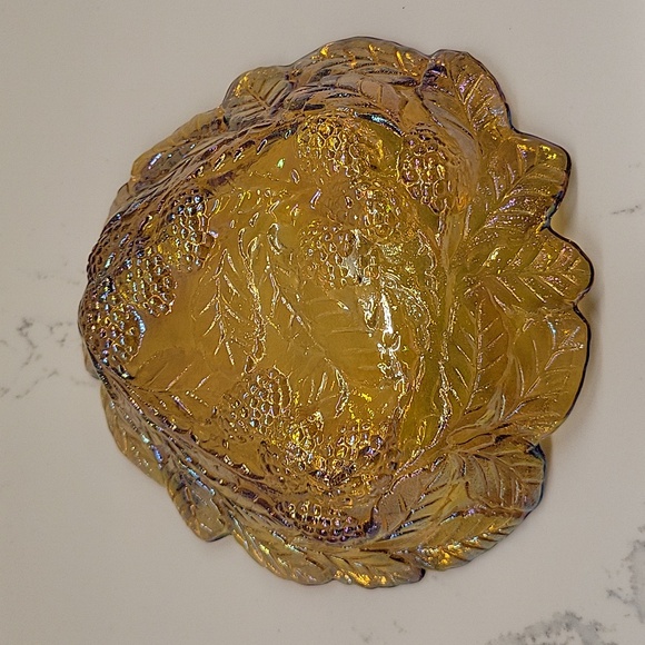 Beautiful Loganberry Carnival Glass Bowl - Picture 3 of 4